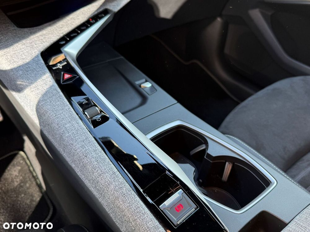 Peugeot 5008 1.2 PureTech mHEV GT S&S e-DCS6 - 14