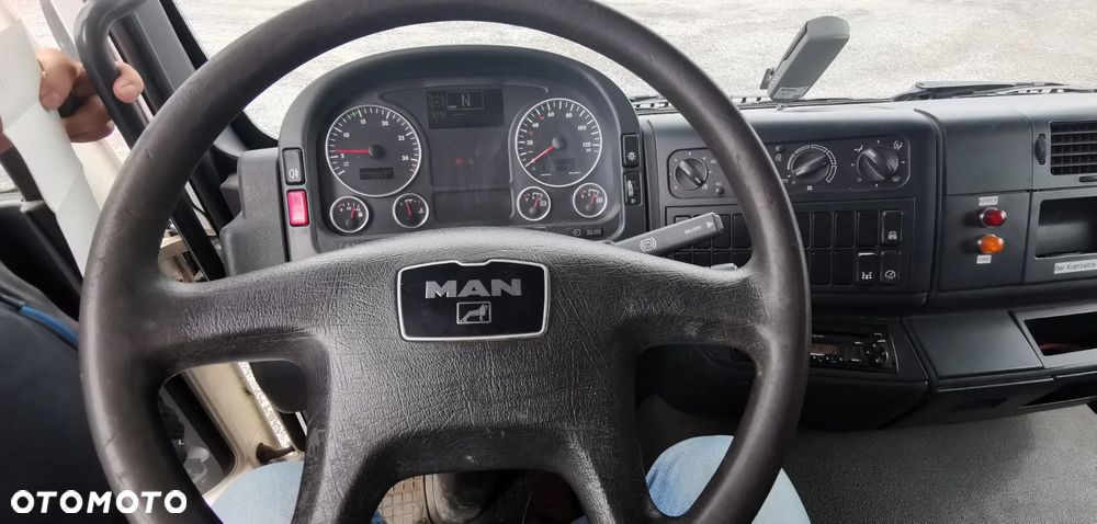 MAN TGM18.280 4x2, 3 s. wywrot + HDS TEREX 105.2 z pilotem - 4