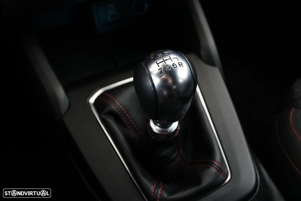 Ford Focus 1.0 EcoBoost MHEV ST-Line - 25