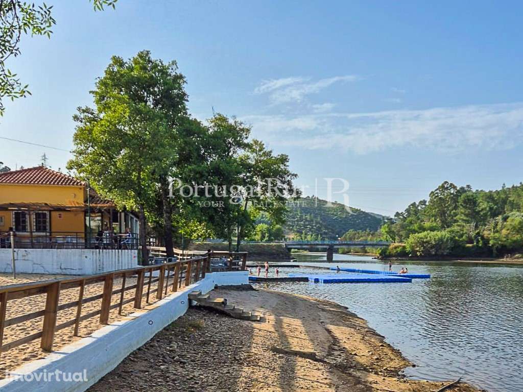 Casa T2 para recuperar junto à praia Fluvial da Ortiga - Grande imagem: 4/23