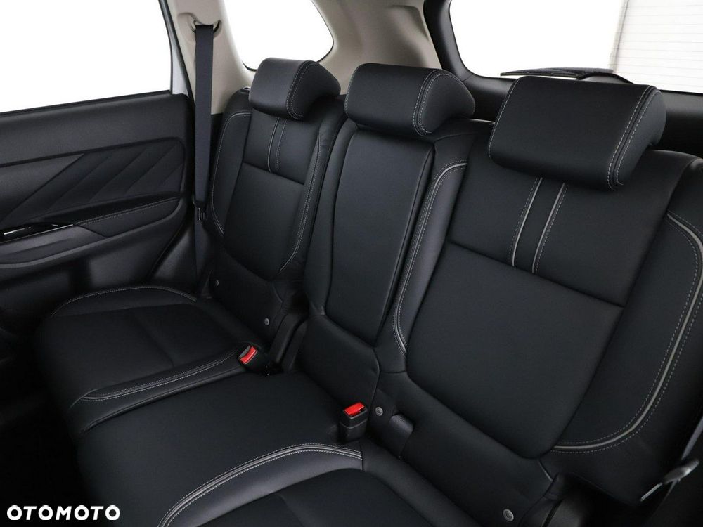 Mitsubishi Outlander Instyle NAVI - 18