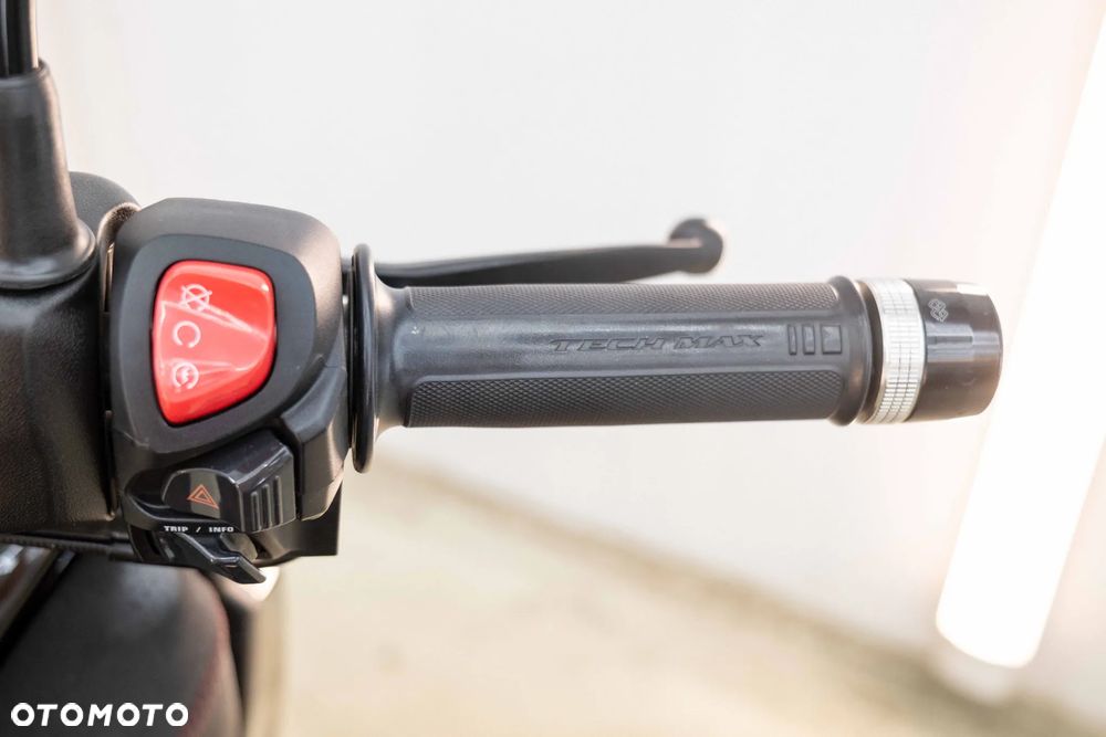 Yamaha X-max - 20