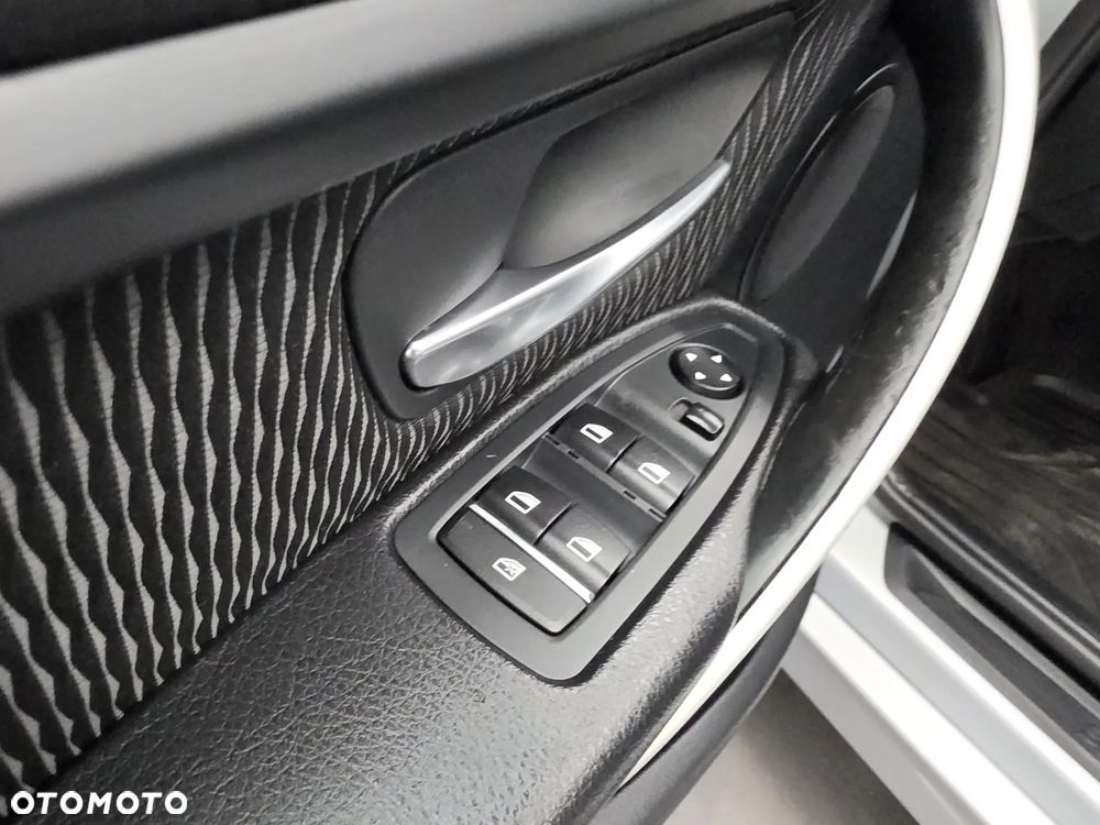 BMW Seria 3 318d Advantage - 27
