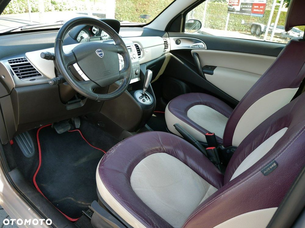 Lancia Ypsilon Y 1.4 16v Automatik Platino - 4