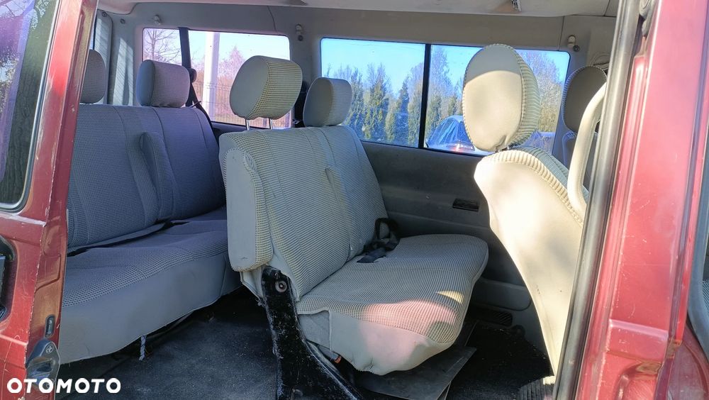 Volkswagen Caravelle - 8