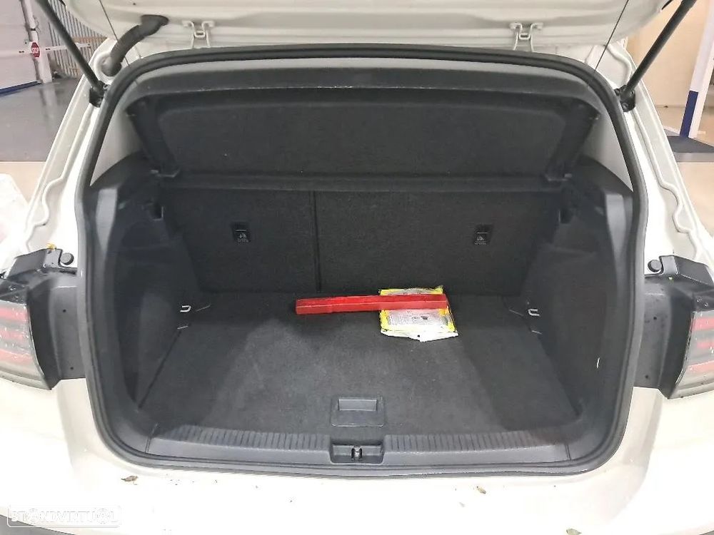 VW T-Cross 1.0 TSI Urban DSG - 11