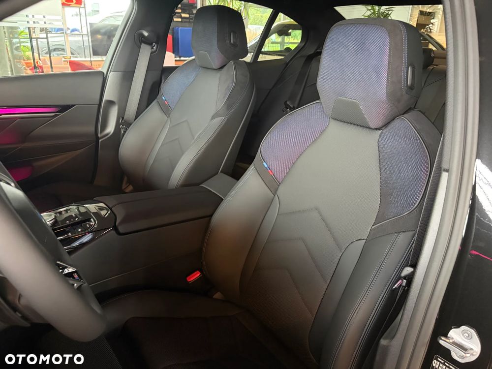 BMW Seria 5 520d xDrive mHEV - 12
