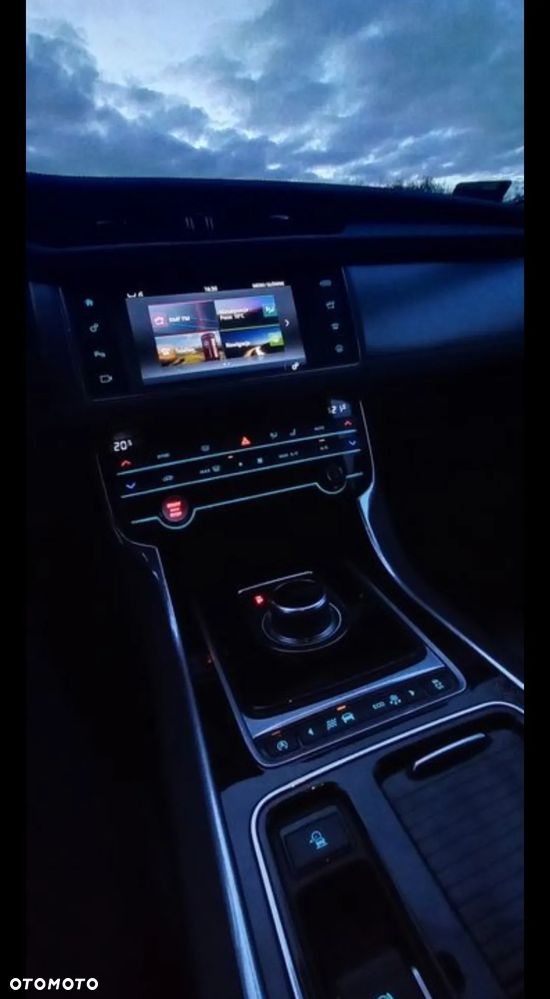 Jaguar XF 2.0 i4D R-Sport - 10