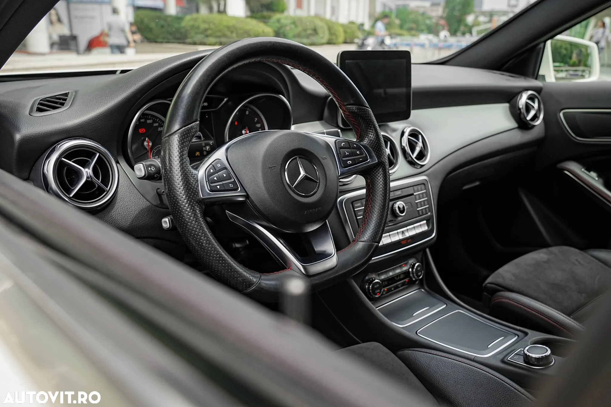 Mercedes-Benz GLA 180 7G-DCT AMG Line - 20