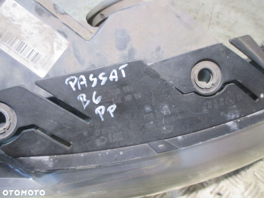 REFLEKTOR LAMPA PRAWA PRZÓD VW PASSAT B6 EUROPA - 2