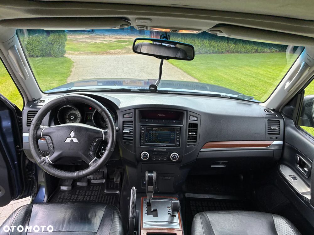 Mitsubishi Pajero - 9