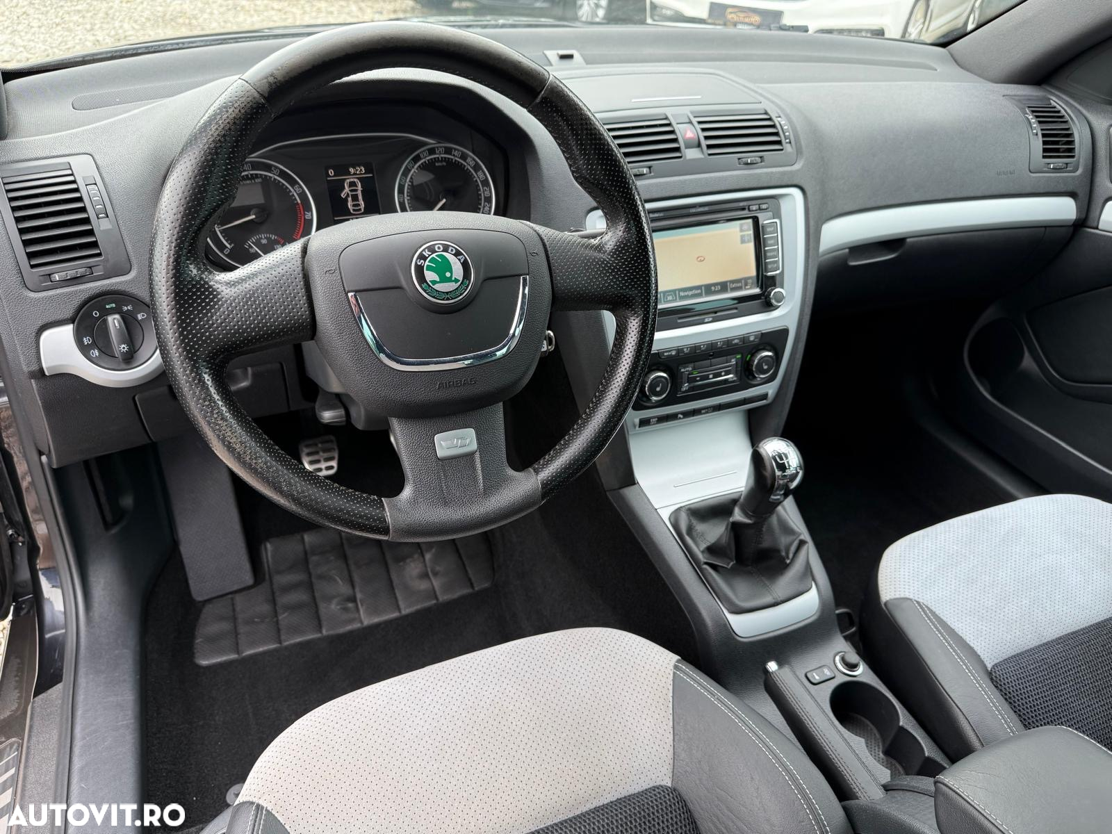 Skoda Octavia 2.0 FSI Turbo RS - 25