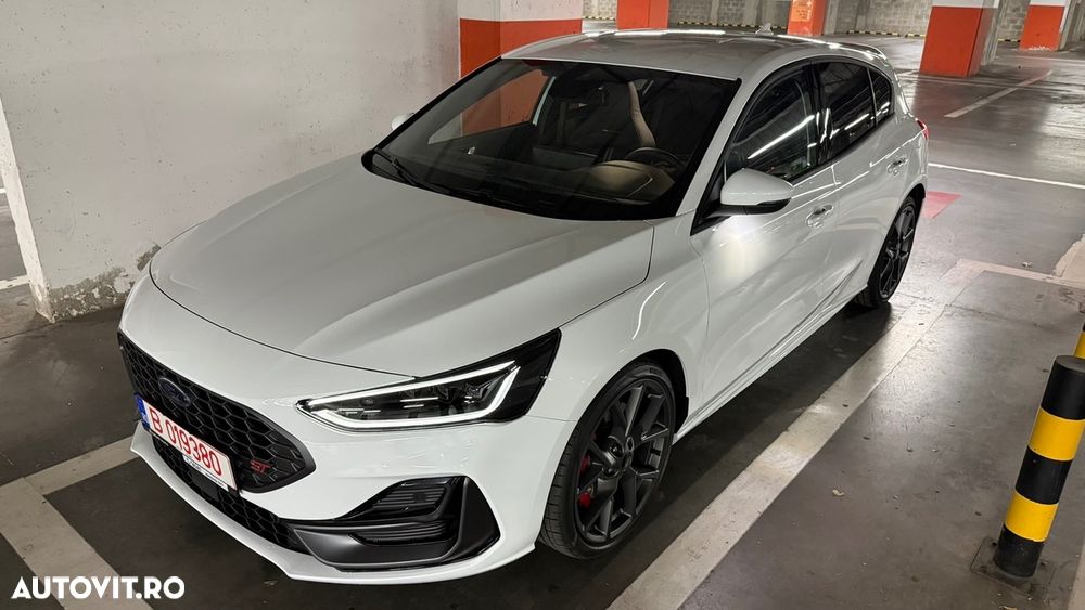 Ford Focus 2.3 Ecoboost 6MT ST X - 2