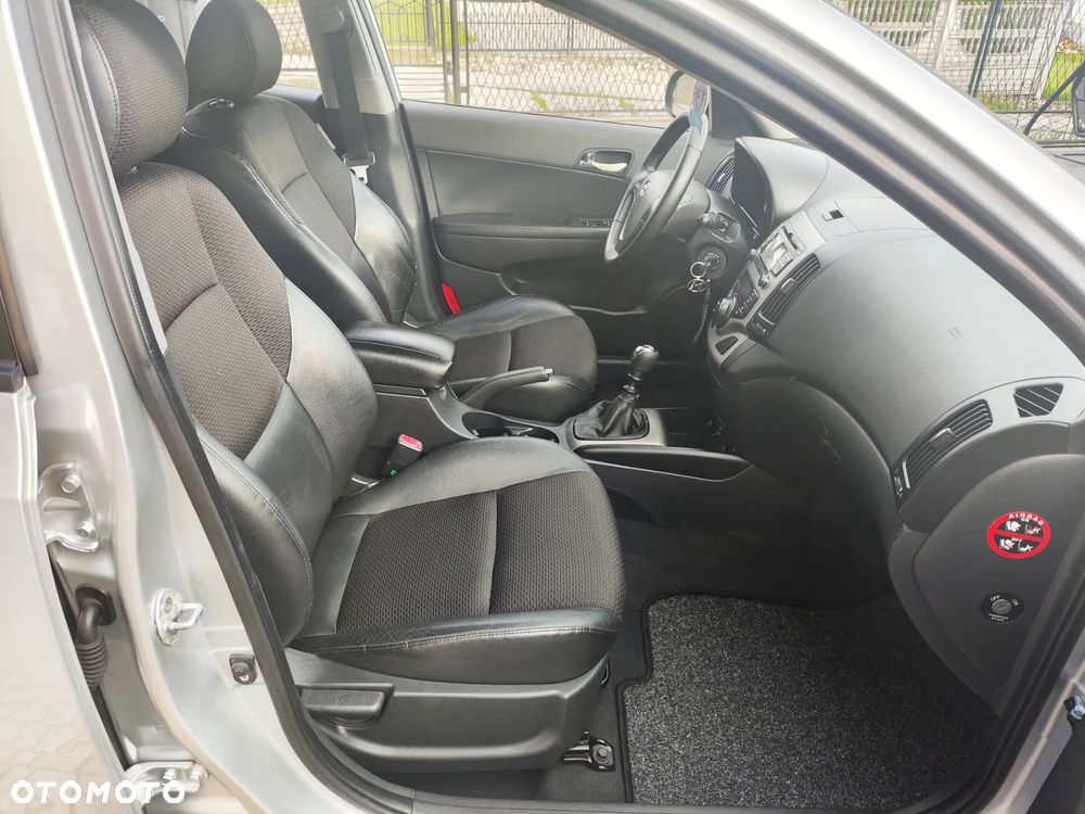 Hyundai i30 i30cw 2.0 Style - 13