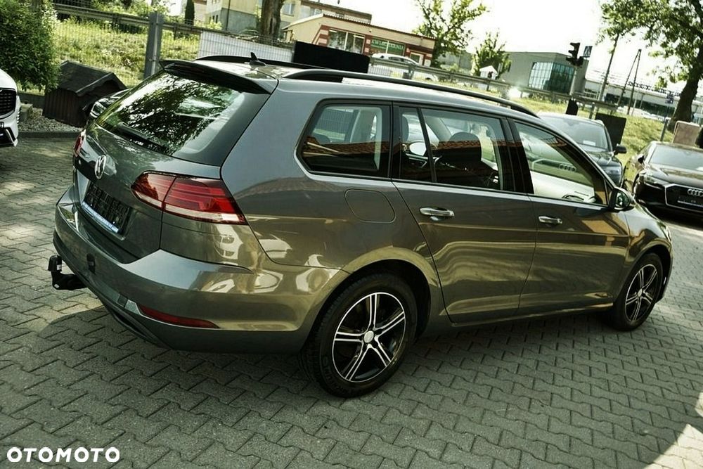 Volkswagen Golf - 8