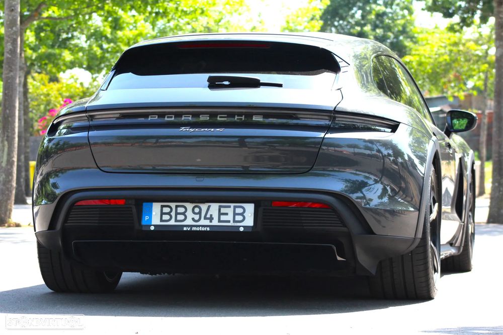 Porsche Taycan Cross Turismo 4 - 12