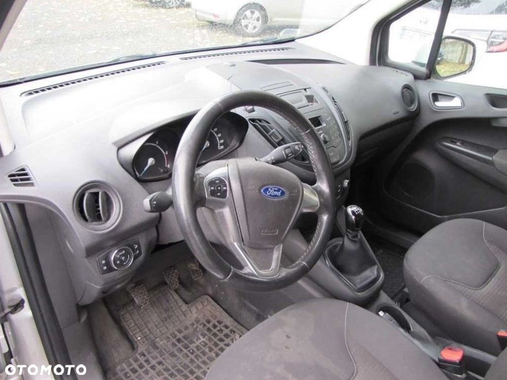 Ford Transit Courier - 8