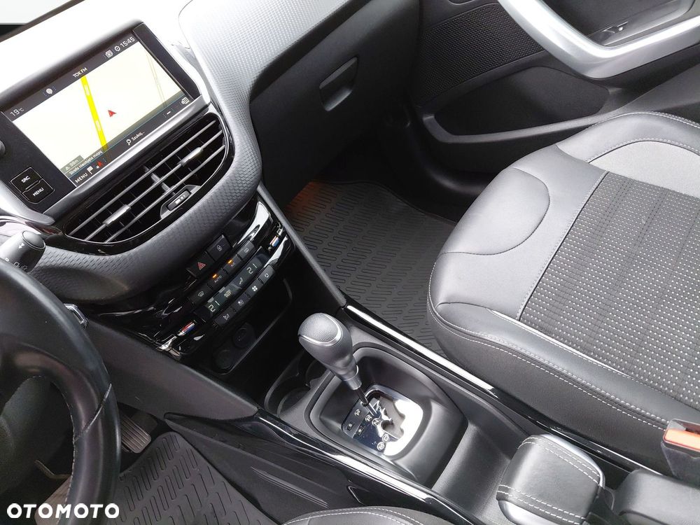Peugeot 2008 1.2 Pure Tech GPF Allure S&S EAT6 - 14
