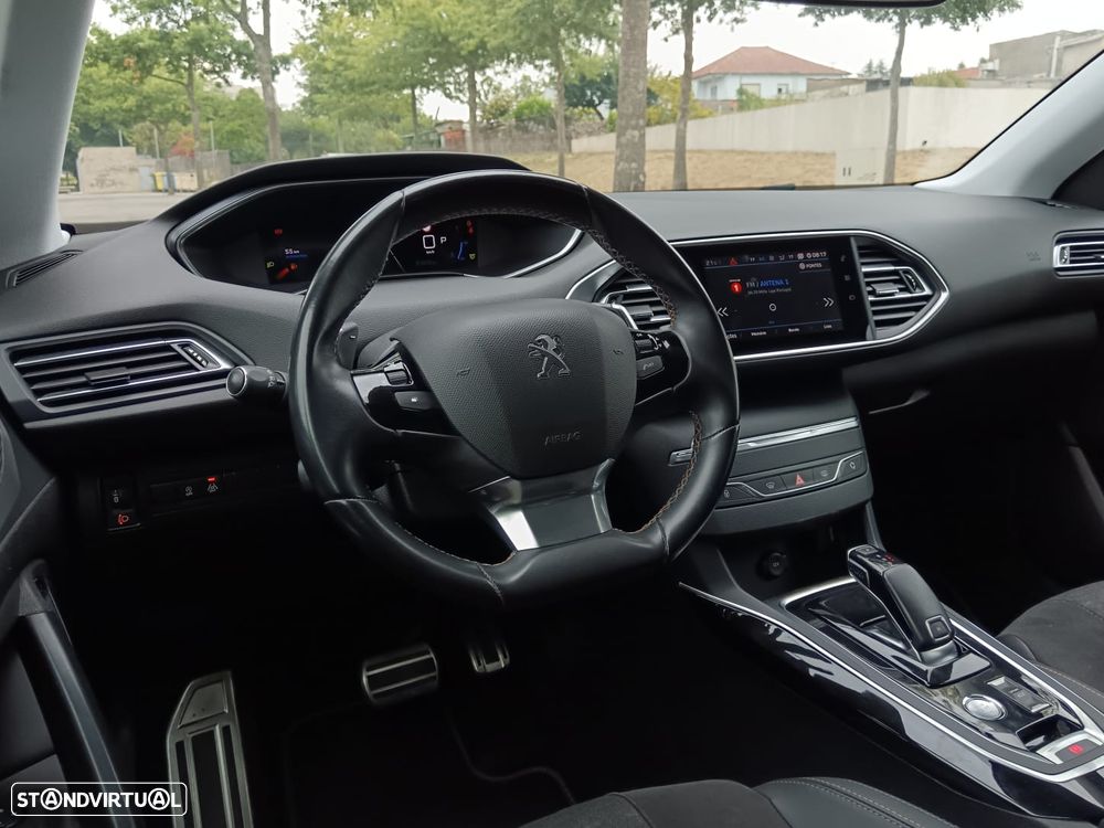 Peugeot 308 1.2 PureTech S&S Road Trip EAT8 - 20