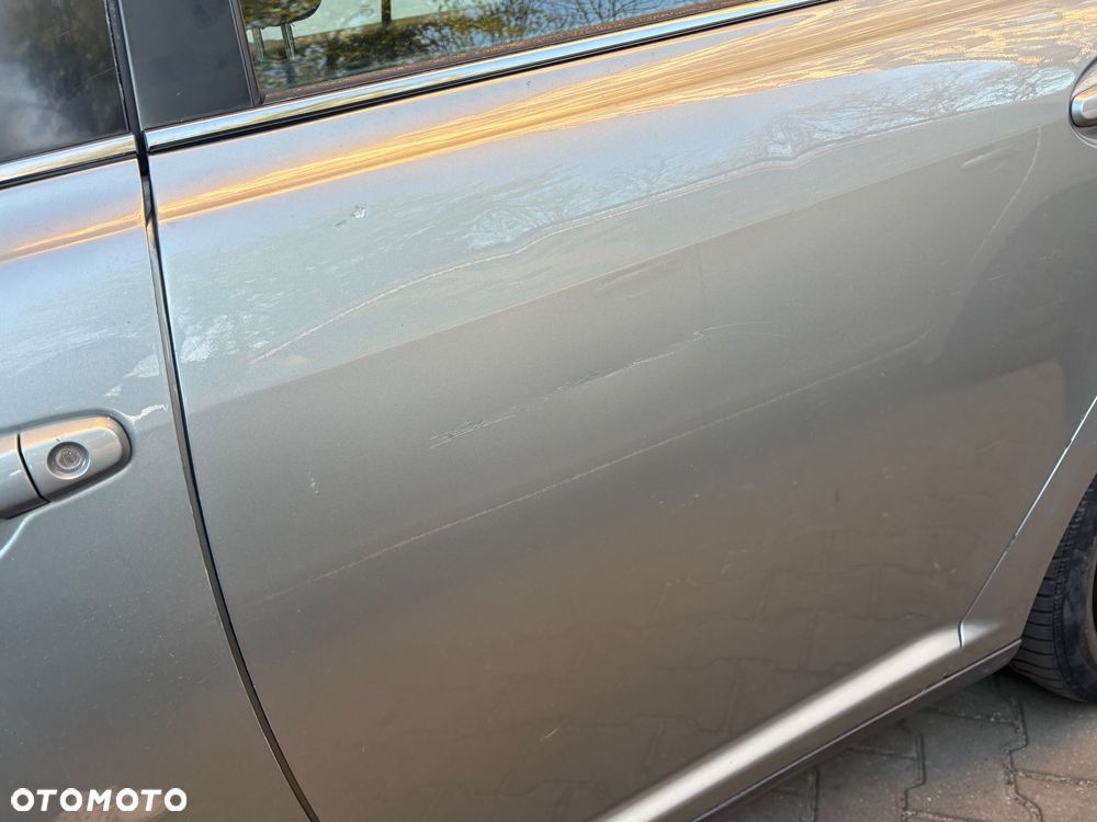 Toyota Avensis 1.8 VVT-i Sol - 11