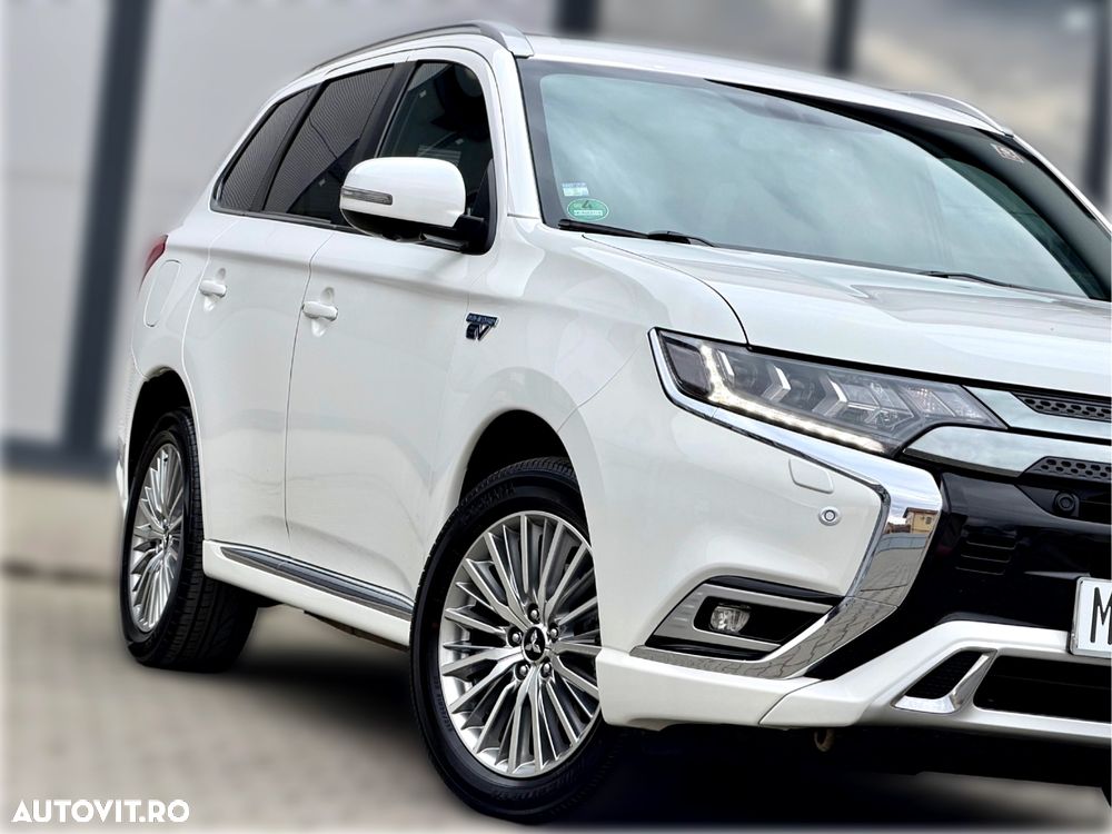 Mitsubishi Outlander - 32