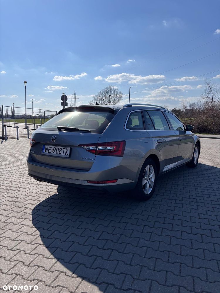 Skoda Superb 2.0 TDI Ambition - 11