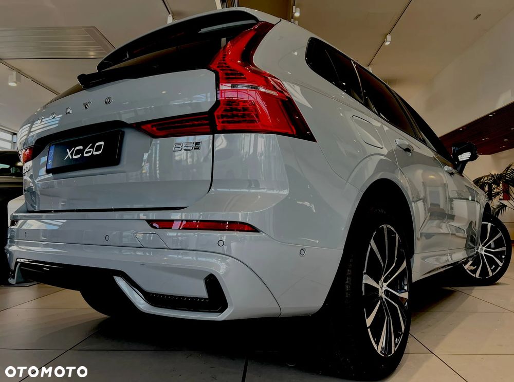 Volvo XC 60 B5 B AWD Plus Dark - 16