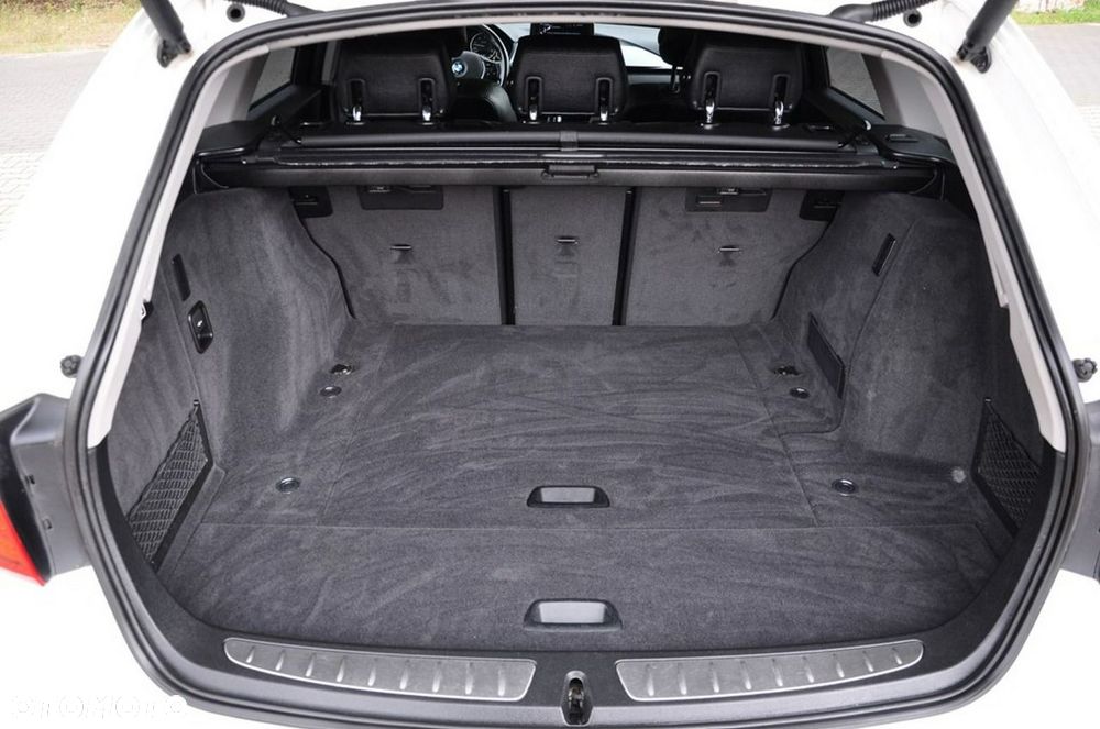 BMW Seria 3 330d xDrive Blue Performance Luxury Line - 27