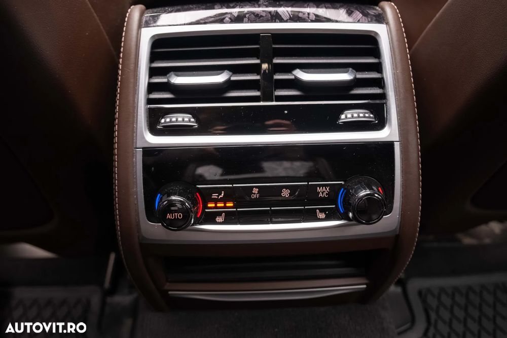 BMW Seria 7 750i xDrive - 32