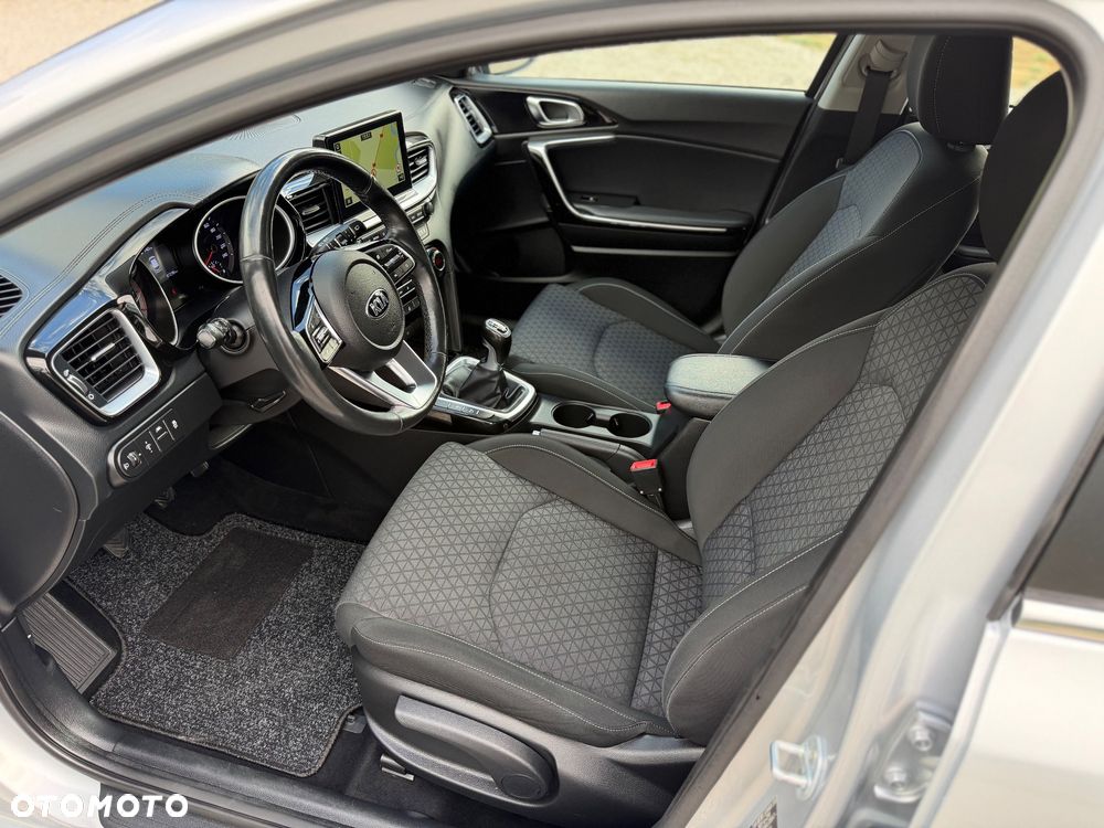 Kia Ceed - 8