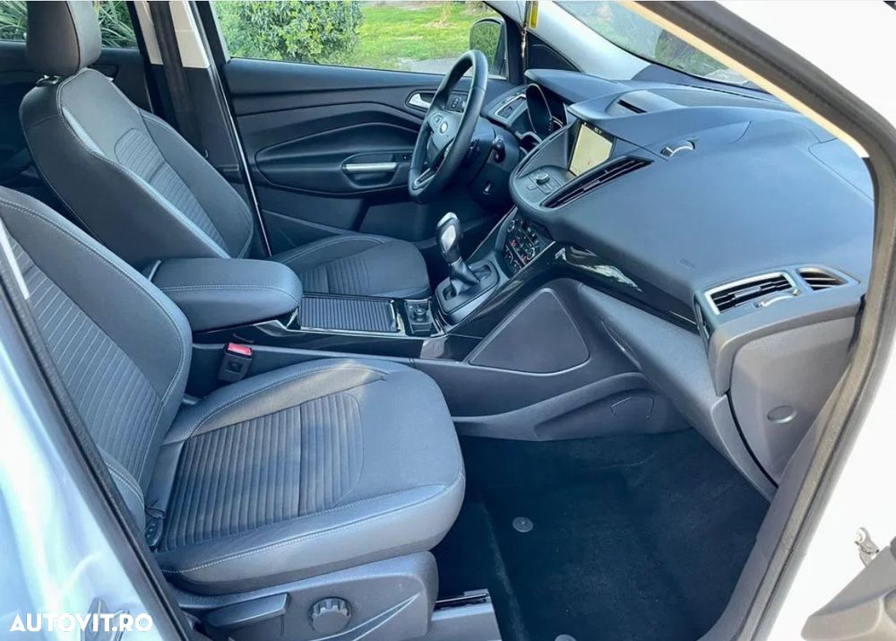 Ford Kuga 2.0 TDCi 4WD Powershift ST-Line - 20