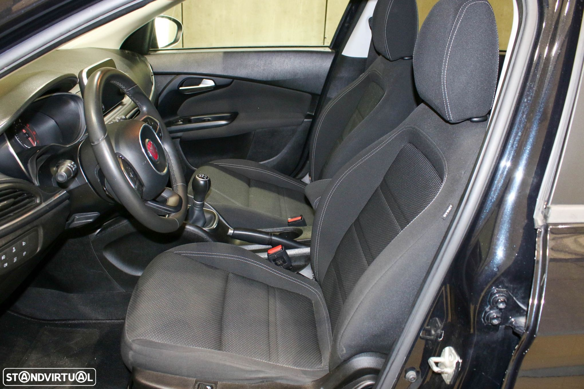 Fiat Tipo Station Wagon 1.3 M-Jet Lounge Tech - 19