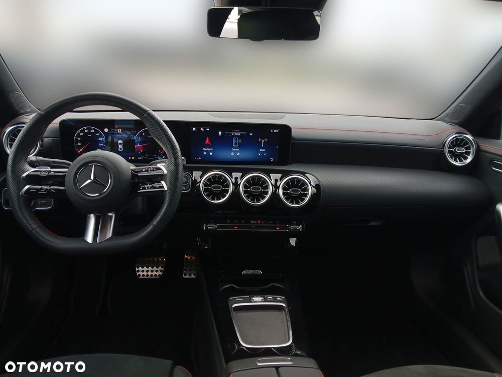 Mercedes-Benz CLA 180 mHEV AMG Line 7G-DCT - 11