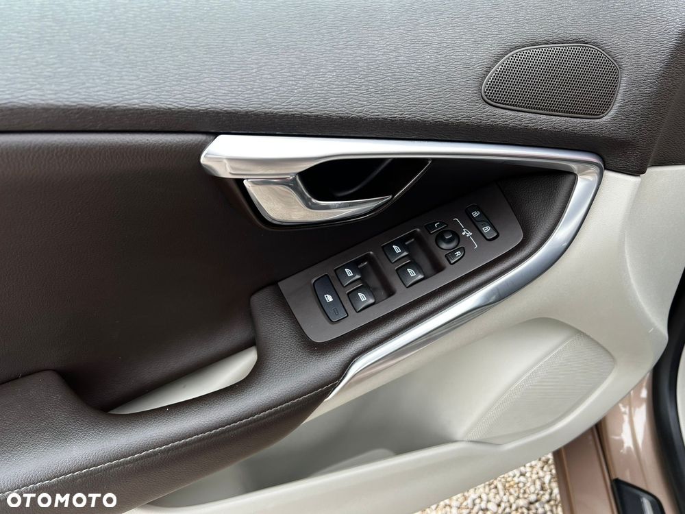 Volvo V40 D2 Summum - 19