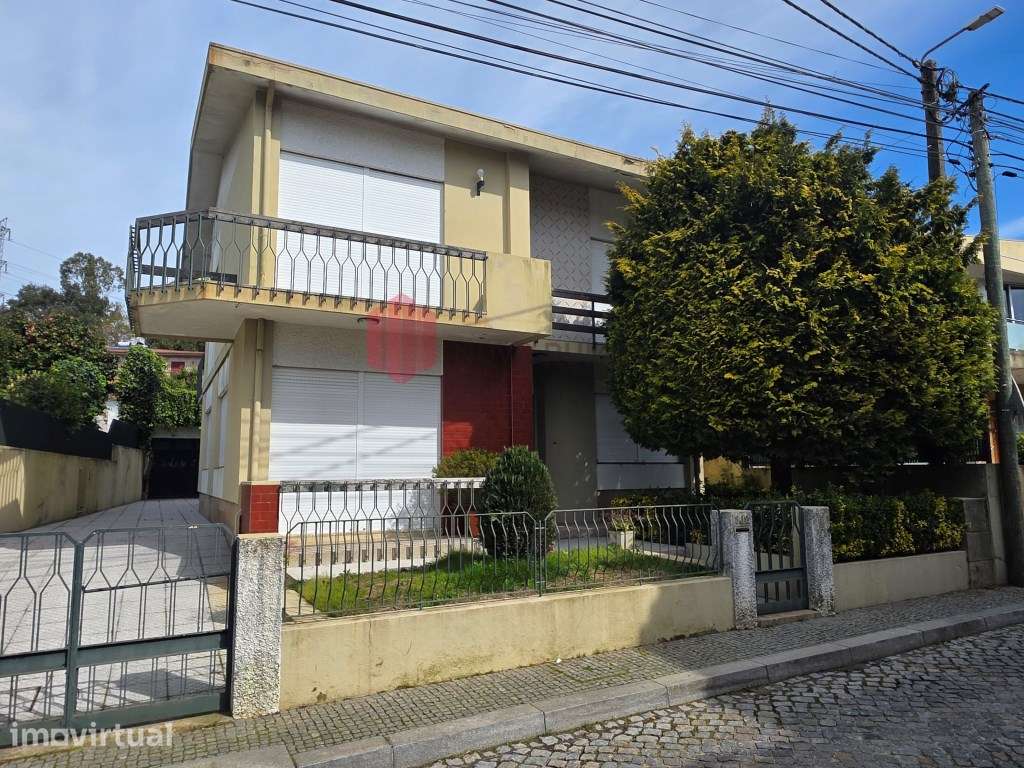 Moradia T6 de 4 frentes em Nogueira da Maia Excelente estado, áreas... - Grande imagem: 3/31