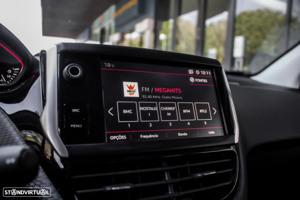 Peugeot 2008 1.2 PureTech GT Line - 33