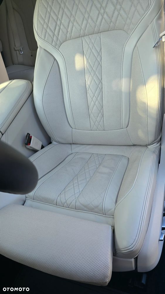 BMW Seria 7 740d xDrive - 16