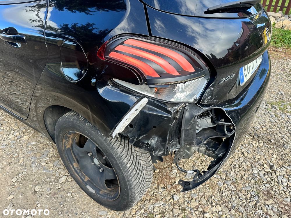 Peugeot 208 - 5