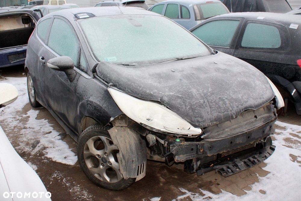 Ford Fiesta MK7 2009 1.25i HB3D (MASKA, ZDERZAK, LAMPA, BŁOTNIK, DRZWI, SZYBA, FOTEL) - 2