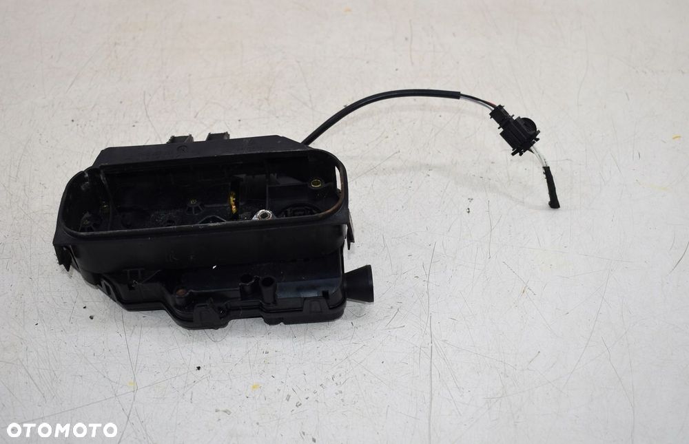 ZAMEK KLAPY BAGAŻNIKA TYŁ TYLNY VW TRANSPORTER T5 - 3