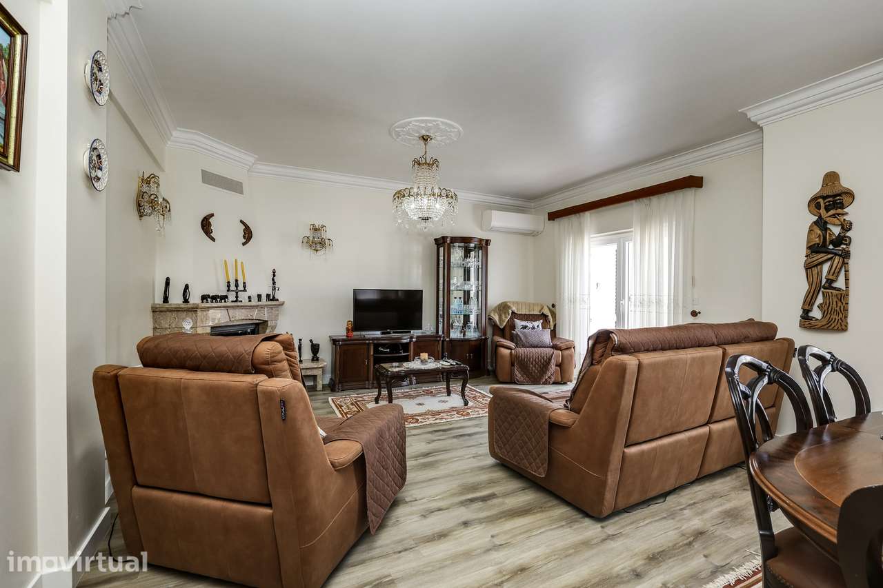 Moradia Geminada Remodelada com Piscina, 4 Quartos e Espaço de Lazer, - Grande imagem: 5/60