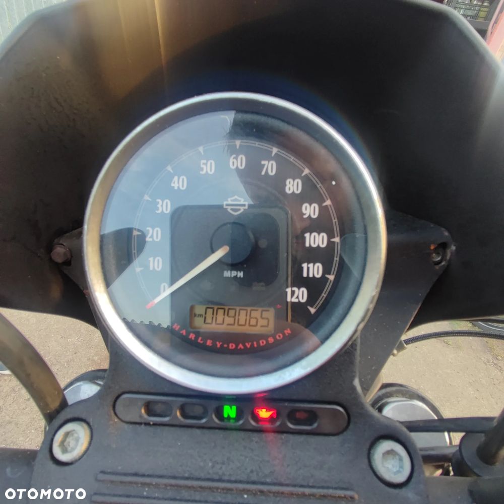 Harley-Davidson Sportster Iron 883 - 2
