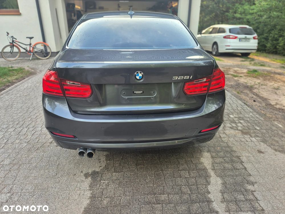 BMW Seria 3 328i - 5