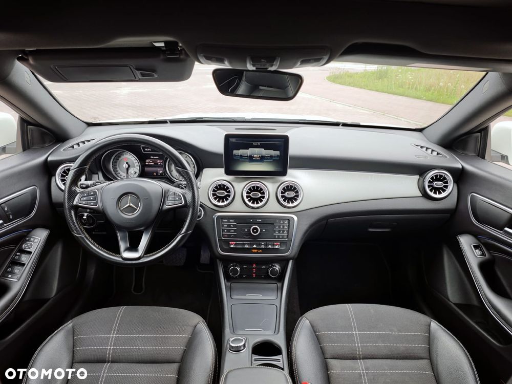 Mercedes-Benz CLA 180 7G-DCT - 12