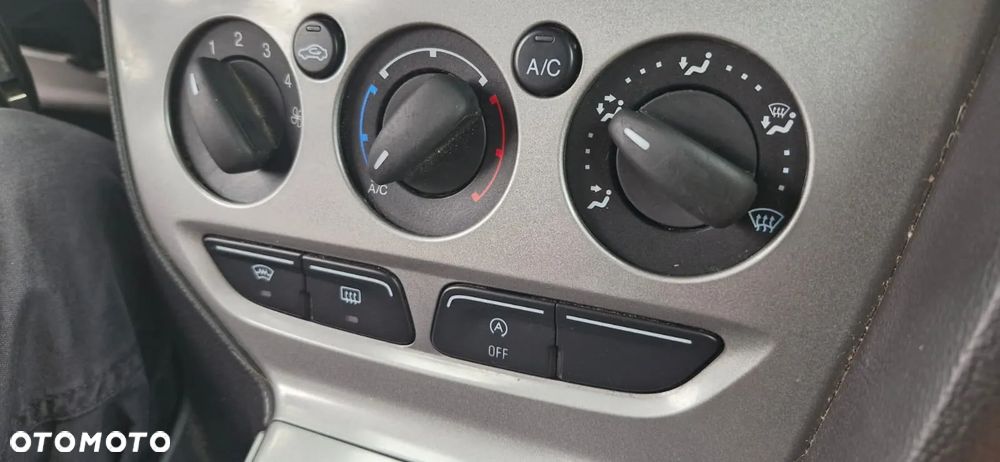 Ford Focus 1.6 TDCi DPF Champions Edition - 15