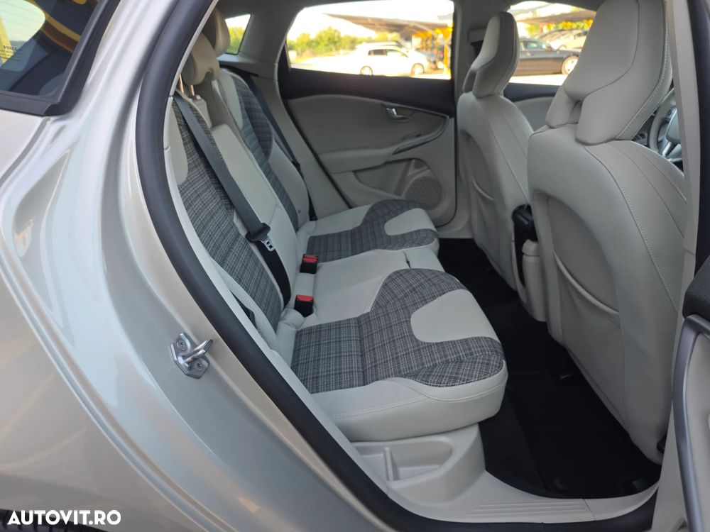 Volvo V40 D2 Aut. Momentum - 14