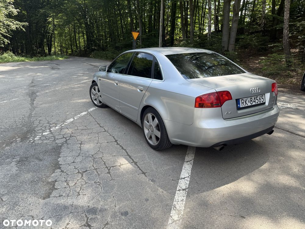 Audi A4 Limousine - 8