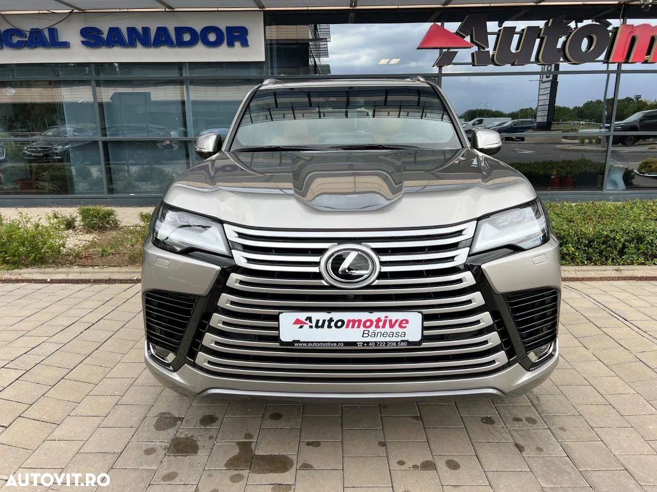 Lexus Seria LX - 1