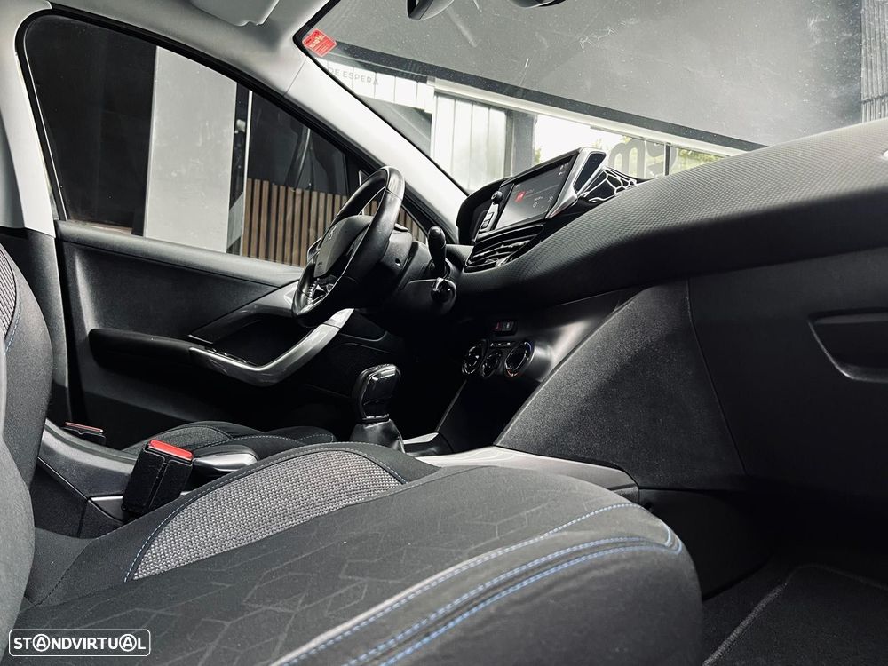 Peugeot 2008 1.2 PureTech Allure - 16