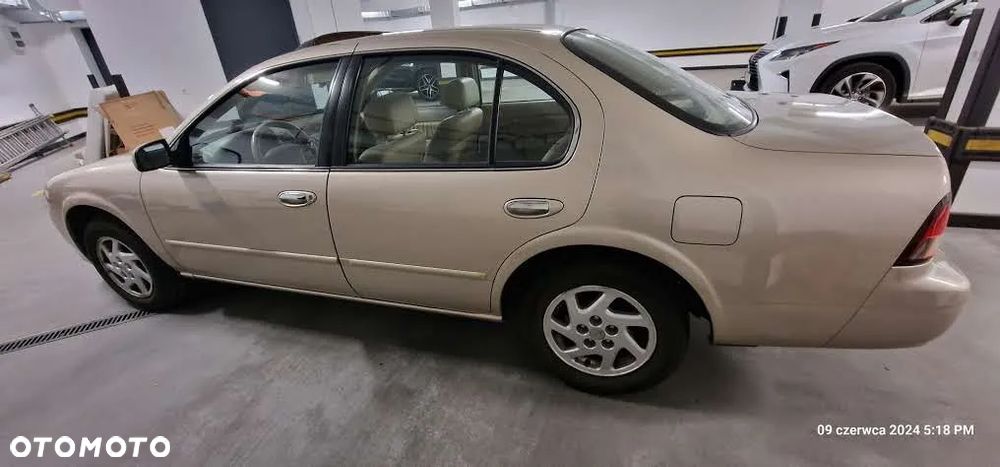 Nissan Maxima QX 3.0 SE - 6